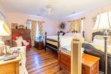 CLASSIC FARMHOUSE MEETS MODERN LIVING in this 3 bedroom 2 bath - photo 37