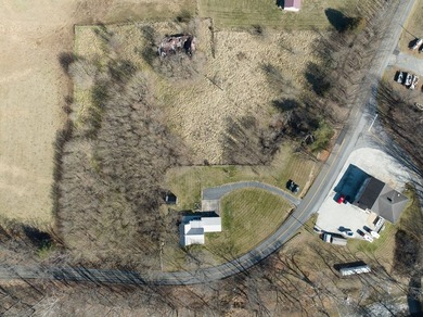 CLASSIC FARMHOUSE MEETS MODERN LIVING in this 3 bedroom 2 bath - photo 40