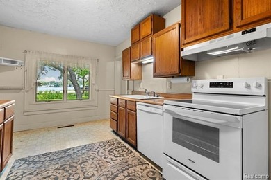 Rare opportunity to own a beautifully situated home in the heart - photo 9