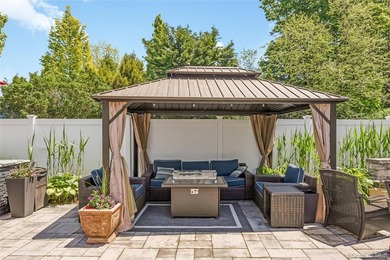 Welcome to this beautifully updated expanded Cape nestled in the - photo 31