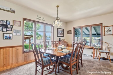 GORGEOUS FOX RIVERFRONT 3 BED / 2 BATH 2-STORY HOME WITH 58 FEET - photo 8