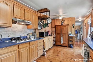 GORGEOUS FOX RIVERFRONT 3 BED / 2 BATH 2-STORY HOME WITH 58 FEET - photo 9