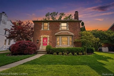 Timeless Beauty with Rare Flexible Living Space in the Heart of - photo 1