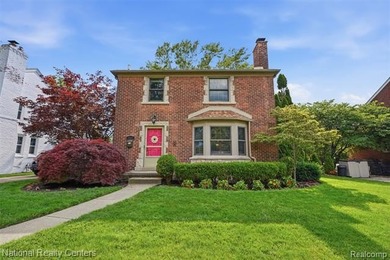 Timeless Beauty with Rare Flexible Living Space in the Heart of - photo 2