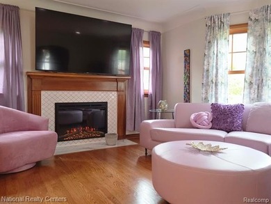 Timeless Beauty with Rare Flexible Living Space in the Heart of - photo 10