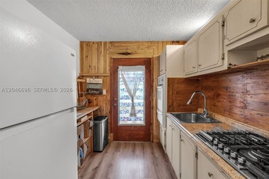 Well-maintained 2-bedroom, 2-bath condo offering 902 sq. ft. of - photo 9
