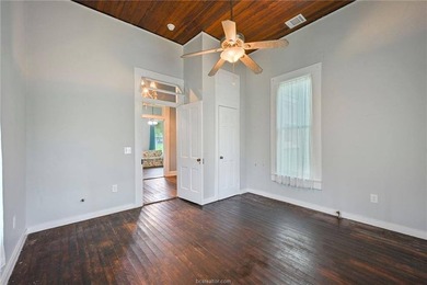 Adorable home that has been remolded from top to bottom yet - photo 12