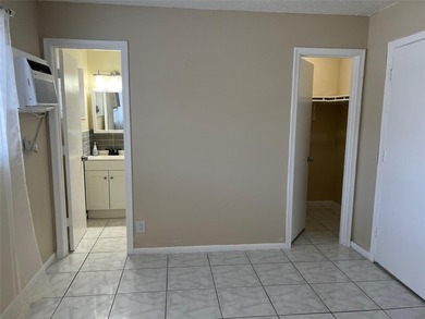 INVESTORS ARE WELCOME! Tenants in place. Attractive with good - photo 13