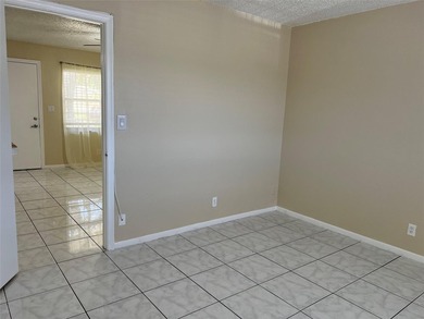 INVESTORS ARE WELCOME! Tenants in place. Attractive with good - photo 14