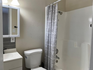 INVESTORS ARE WELCOME! Tenants in place. Attractive with good - photo 15