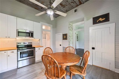 Adorable home that has been remolded from top to bottom yet - photo 16