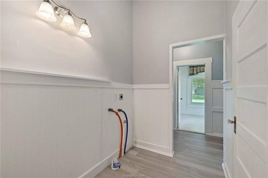 Adorable home that has been remolded from top to bottom yet - photo 18