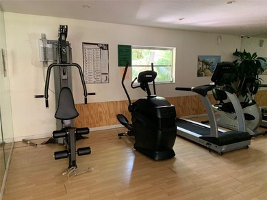 INVESTORS ARE WELCOME! Tenants in place. Attractive with good - photo 18