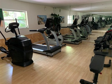 INVESTORS ARE WELCOME! Tenants in place. Attractive with good - photo 19