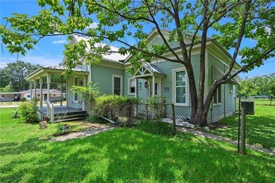 Adorable home that has been remolded from top to bottom yet - photo 22
