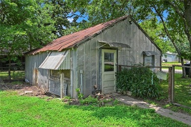 Adorable home that has been remolded from top to bottom yet - photo 24