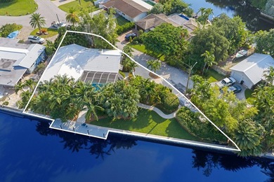 Set along 177' of maturely landscaped wide waterfront, 2124 - photo 1