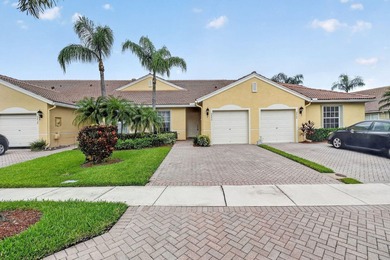 A MUST-See! This charming NEW 2025 ROOF and lakefront villa is - photo 5