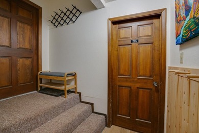 Beautifully located condo just a block away from the base area - photo 12