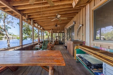Welcome to your waterfront paradise! This stunning property - photo 13