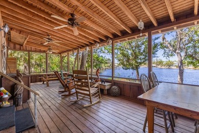 Welcome to your waterfront paradise! This stunning property - photo 14