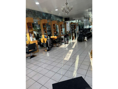 Turnkey beauty salon for sale in a highly visible corner - photo 4