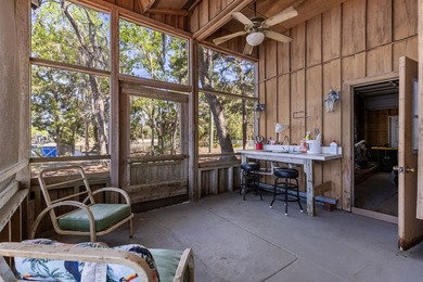 Welcome to your waterfront paradise! This stunning property - photo 15