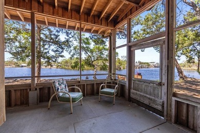Welcome to your waterfront paradise! This stunning property - photo 16