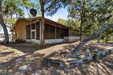Welcome to your waterfront paradise! This stunning property - photo 17