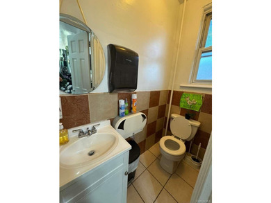 Turnkey beauty salon for sale in a highly visible corner - photo 8
