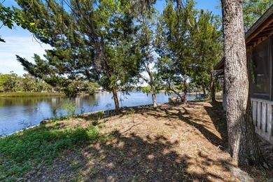 Welcome to your waterfront paradise! This stunning property - photo 20