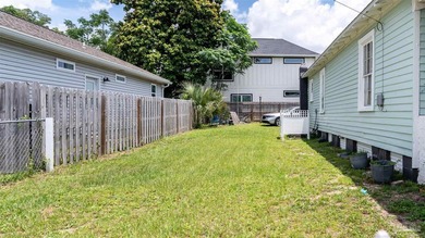 Welcome to 800 W Belmont St, where timeless charm meets modern - photo 32