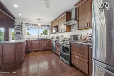 Welcome to your Smoky Mountain escape! Ideally located just - photo 3