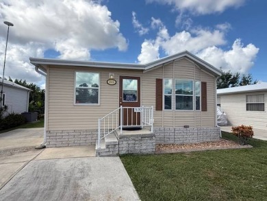 Silver Lake - Highlands County Home For Sale in Avon Park Florida