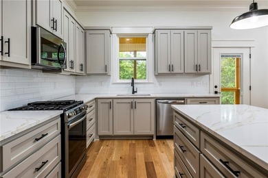 Tucked among the trees with direct access to the Lago Vista East - photo 8