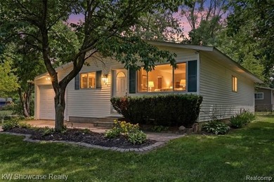 CUTE, CLEAN AND MOVE IN READY! NICELY UPDATED RANCH HOME WITH - photo 1