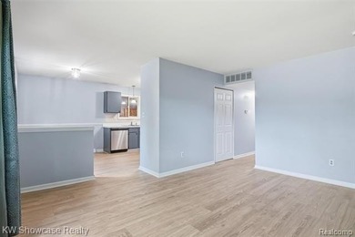 CUTE, CLEAN AND MOVE IN READY! NICELY UPDATED RANCH HOME WITH - photo 8