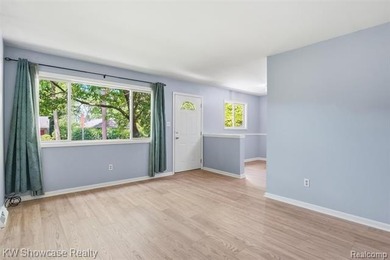 CUTE, CLEAN AND MOVE IN READY! NICELY UPDATED RANCH HOME WITH - photo 9