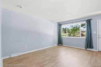 CUTE, CLEAN AND MOVE IN READY! NICELY UPDATED RANCH HOME WITH - photo 10