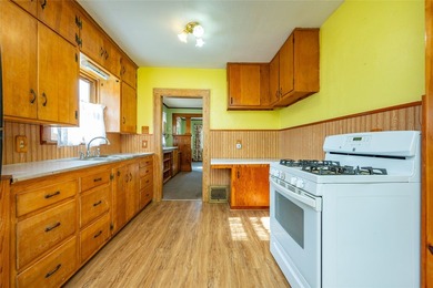 Charming ranch-style home with 2 bedrooms, 1 bath and 943 sqft - photo 11