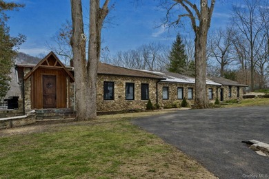 Tomkins Lake Home For Sale in Tomkins Cove New York