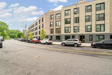 Welcome to the Soundview Park Townhouses. This is New - photo 2