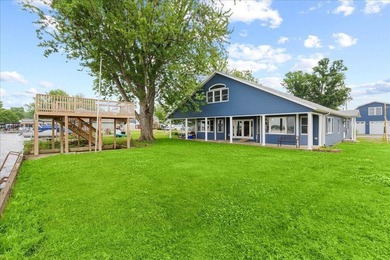 Welcome to the ultimate waterfront compound! This extraordinary - photo 1
