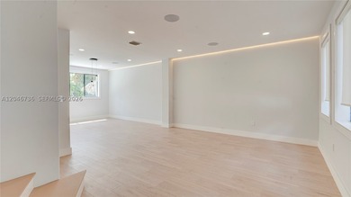 STUNNINGLY Renovated luxury home with high-end finishes - photo 10