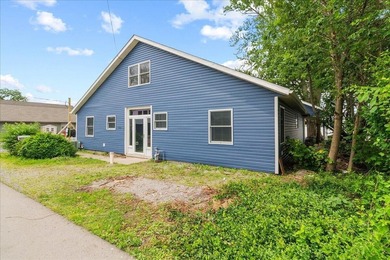 Welcome to your dream waterfront escape! Situated on a prime lot - photo 4