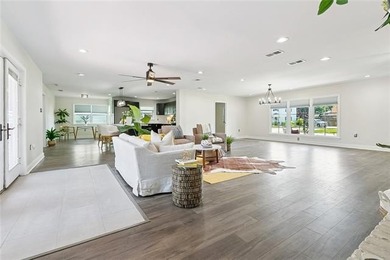 Move-in-ready in Beverly Hills, just steps from Lake - photo 12