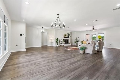 Move-in-ready in Beverly Hills, just steps from Lake - photo 14
