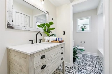 Move-in-ready in Beverly Hills, just steps from Lake - photo 15