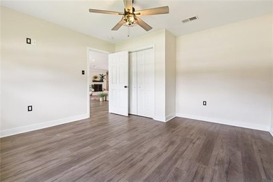 Move-in-ready in Beverly Hills, just steps from Lake - photo 25
