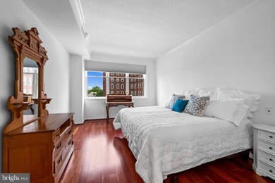 Enjoy luxury living at The Residences at the Colonnade. This - photo 31
